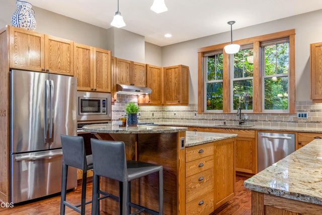 2322 NW High Lakes Loop, Bend, OR 97703