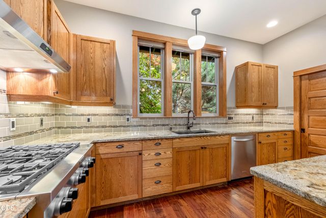 2322 NW High Lakes Loop, Bend, OR 97703
