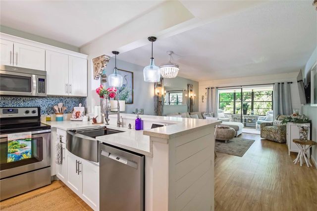 218 PINENEEDLE DRIVE 218, Bradenton, FL 34210