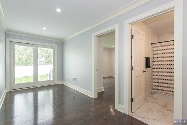 355 South Terhune Avenue, Paramus, NJ 07652