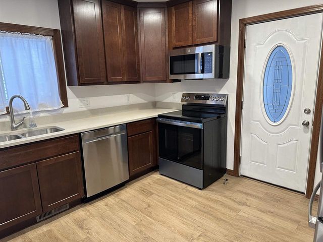 325 W Maple Avenue, Beaver Dam, WI 53916