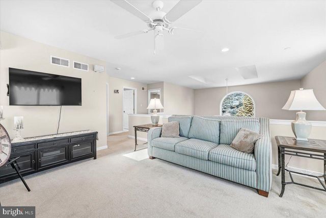 153 FOUNTAIN DR, York, PA 17402