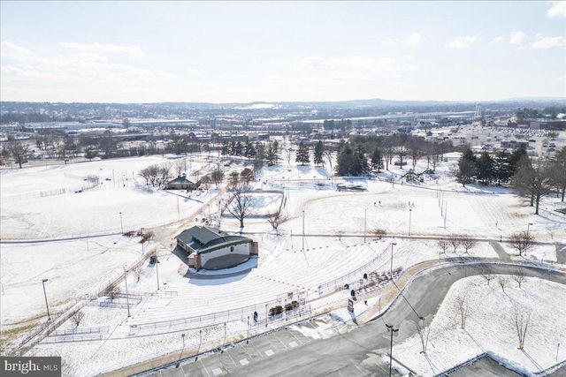 153 FOUNTAIN DR, York, PA 17402