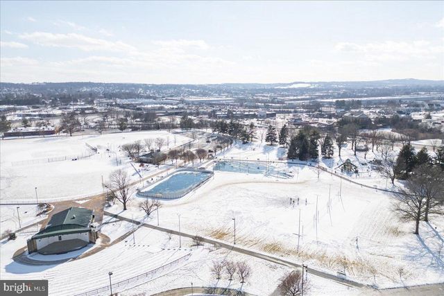 153 FOUNTAIN DR, York, PA 17402