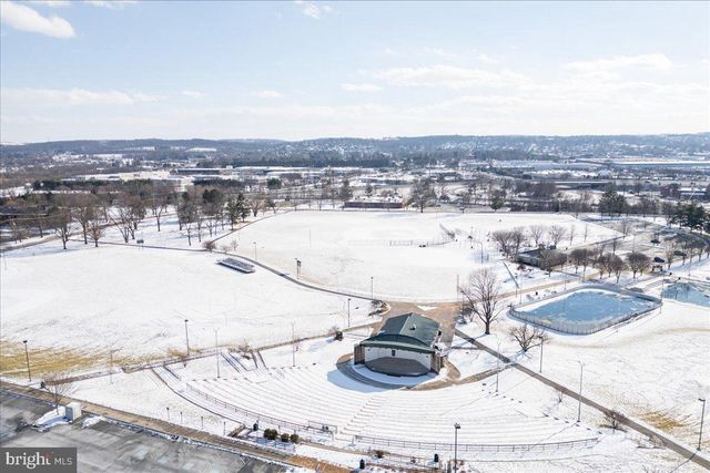 153 FOUNTAIN DR, York, PA 17402