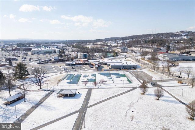 153 FOUNTAIN DR, York, PA 17402