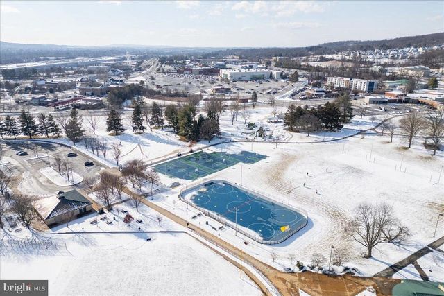 153 FOUNTAIN DR, York, PA 17402