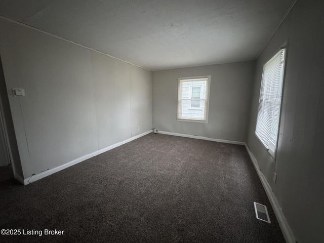 2106 Ratcliffe Ave, Louisville, KY 40210