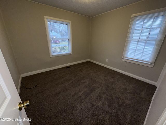 2106 Ratcliffe Ave, Louisville, KY 40210