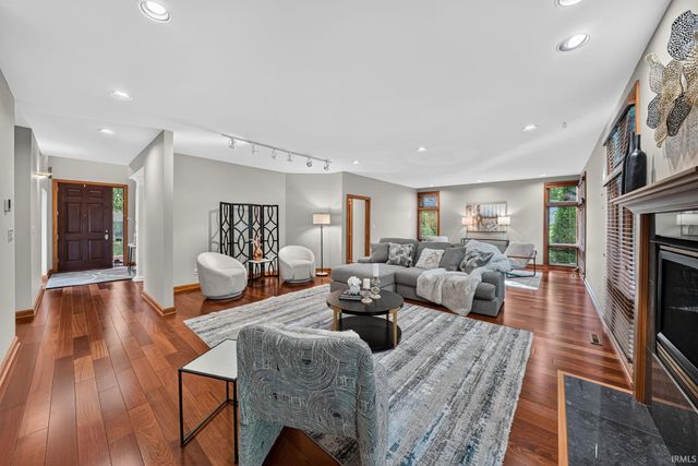 52752 Willow Bend Drive, Granger, IN 46530