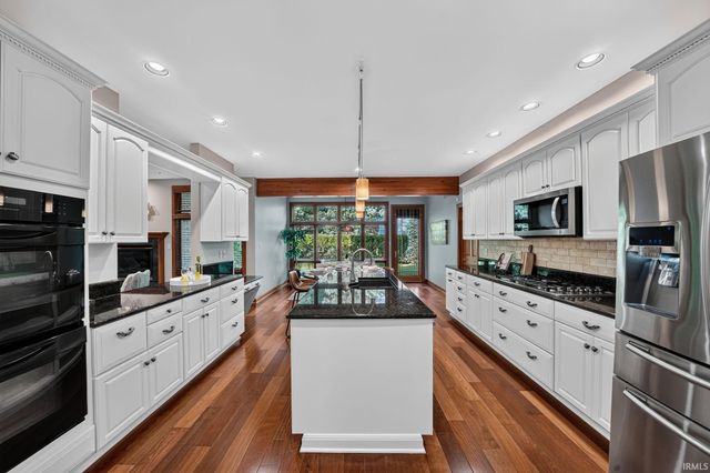 52752 Willow Bend Drive, Granger, IN 46530