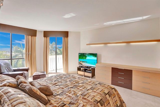 2000 Island Blvd 503, Aventura, FL 33160