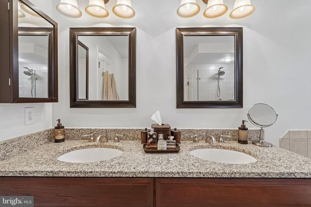 6952 GREAT OAK WAY, Warrenton, VA 20187