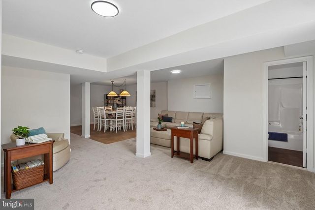 6952 GREAT OAK WAY, Warrenton, VA 20187