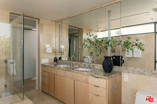 2726 Montana Avenue E, Santa Monica, CA 90403