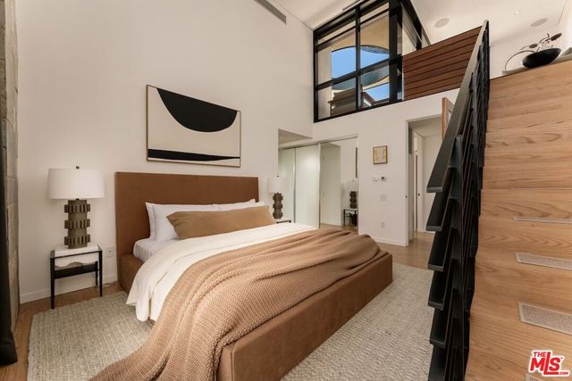 2726 Montana Avenue E, Santa Monica, CA 90403
