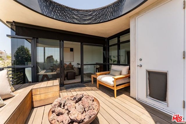2726 Montana Avenue E, Santa Monica, CA 90403