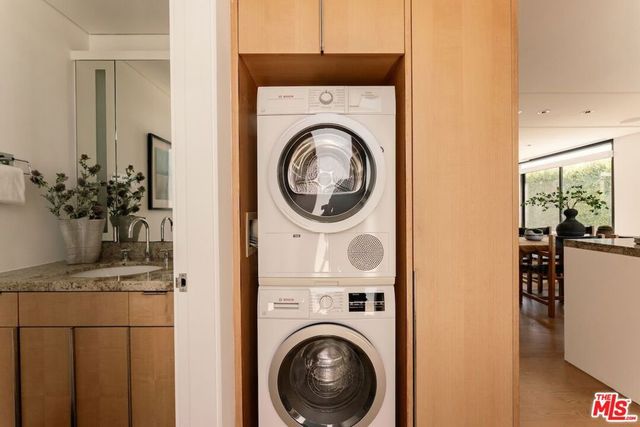2726 Montana Avenue E, Santa Monica, CA 90403