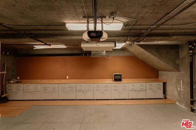 2726 Montana Avenue E, Santa Monica, CA 90403