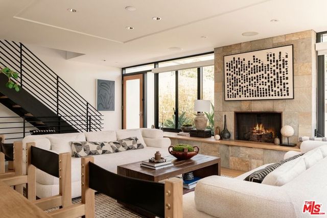 2726 Montana Avenue E, Santa Monica, CA 90403