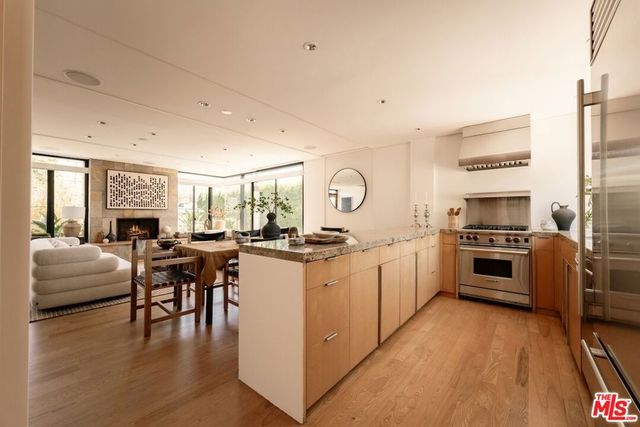 2726 Montana Avenue E, Santa Monica, CA 90403