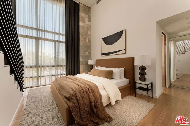 2726 Montana Avenue E, Santa Monica, CA 90403