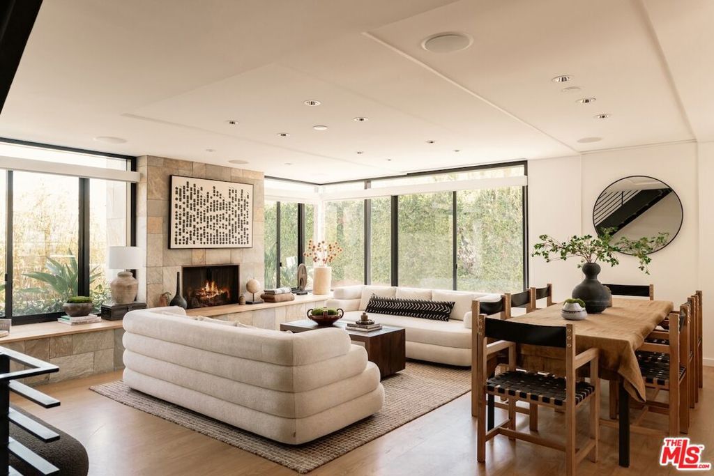 2726 Montana Avenue E, Santa Monica, CA 90403