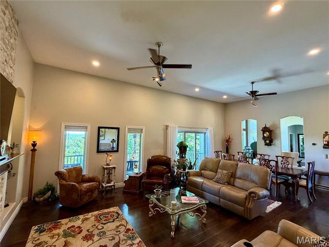 120 El Rancho Drive, Hannibal, MO 63401