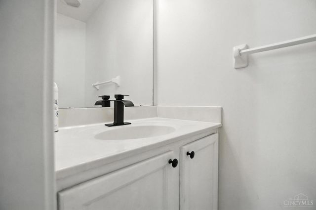 2380 Oaktree Place, Cincinnati, OH 45238