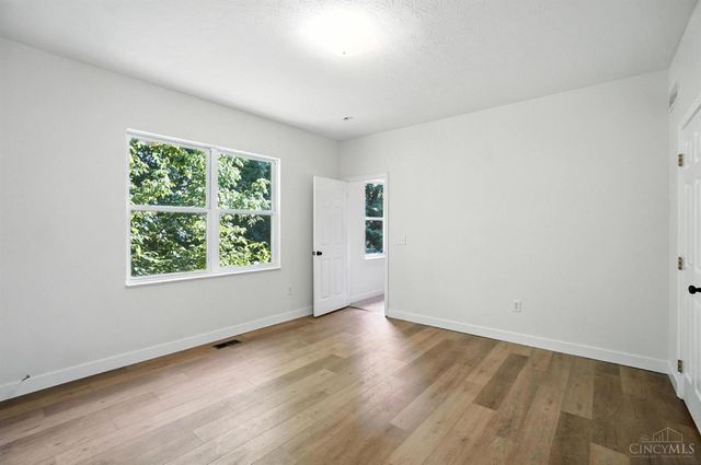 2380 Oaktree Place, Cincinnati, OH 45238