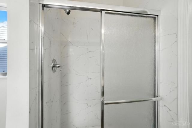 2380 Oaktree Place, Cincinnati, OH 45238