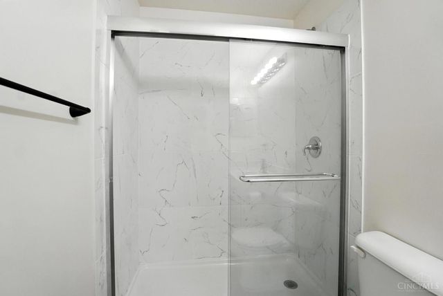 2380 Oaktree Place, Cincinnati, OH 45238