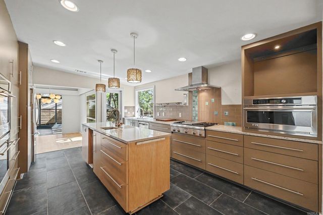 3325 Lakeview Rd, North Little Rock, AR 72116