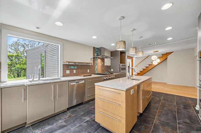 3325 Lakeview Rd, North Little Rock, AR 72116