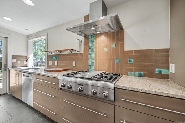 3325 Lakeview Rd, North Little Rock, AR 72116