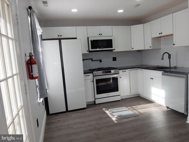 7 POWELL CT, Hightstown, NJ 08520