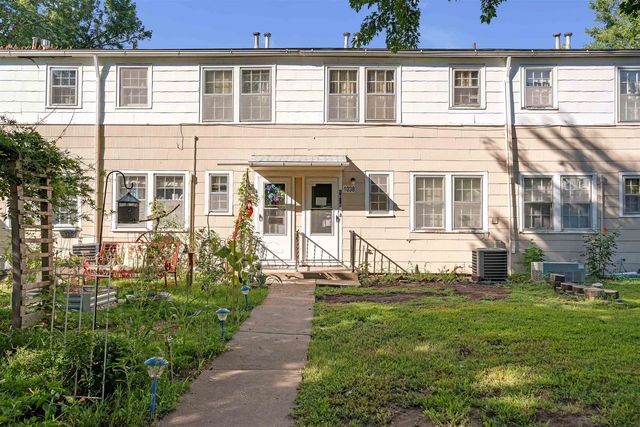 1038 S Pershing Ave, Wichita, KS 67218