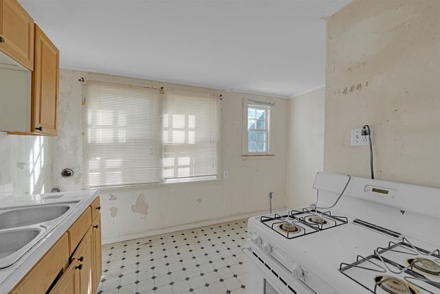 1038 S Pershing Ave, Wichita, KS 67218