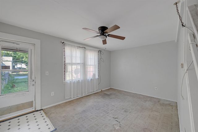 1038 S Pershing Ave, Wichita, KS 67218