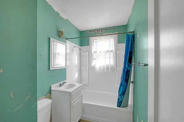 1038 S Pershing Ave, Wichita, KS 67218