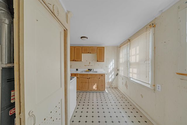 1038 S Pershing Ave, Wichita, KS 67218