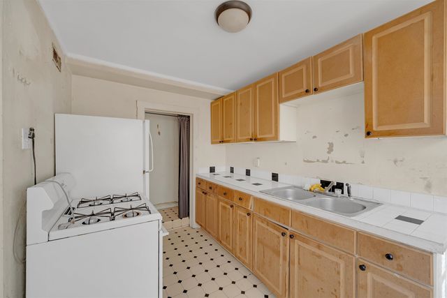 1038 S Pershing Ave, Wichita, KS 67218