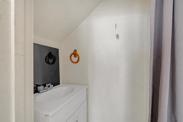 1038 S Pershing Ave, Wichita, KS 67218