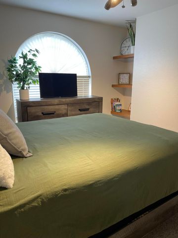 9 Holiday Drive, Kimberling City, MO 65686