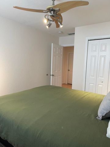 9 Holiday Drive, Kimberling City, MO 65686