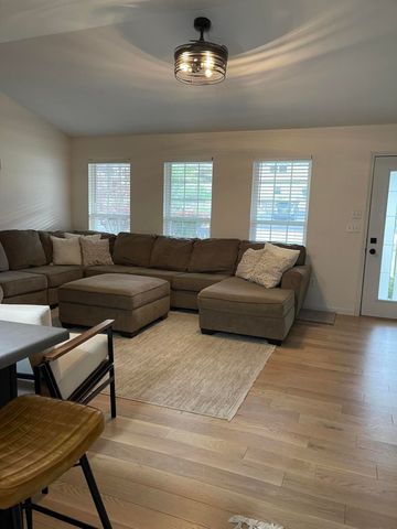 9 Holiday Drive, Kimberling City, MO 65686