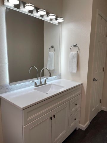 9 Holiday Drive, Kimberling City, MO 65686