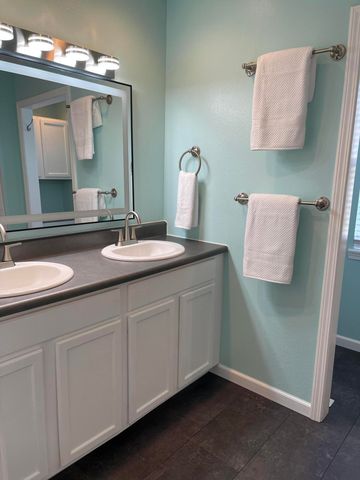 9 Holiday Drive, Kimberling City, MO 65686