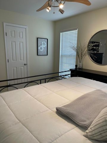 9 Holiday Drive, Kimberling City, MO 65686