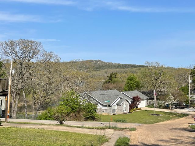 9 Holiday Drive, Kimberling City, MO 65686